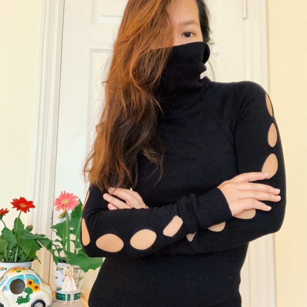 Black Guess sweater